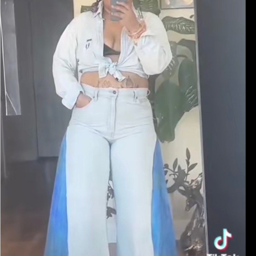 Stylish Denim Wide-Leg Jeans with Blue Accents